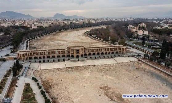 نهر "زاينده رود"في مدينة اصفهان الإيرانية يجف بالكامل في أسوأ موسم جفاف بتاريخ أيران.